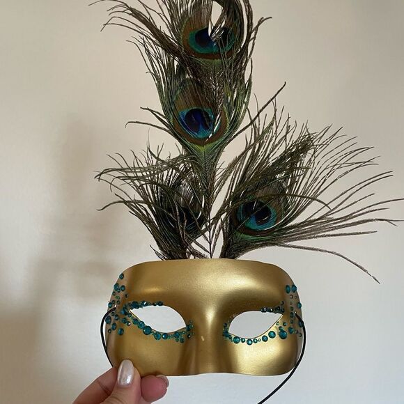 Mascaraed mask  - Picture 1 of 1